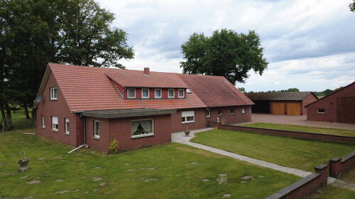 Wohnhaus - 6 Zimmer Mehrfamilienhaus, Wohnhaus zum Kaufen in Drebber / Cornau