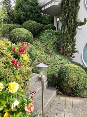 Hauszugang - Einfamilienhaus mit 258,00 m² in Mundelsheim zum Kaufen