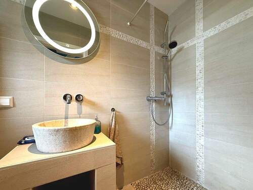 Gäste WC mit Dusche - 