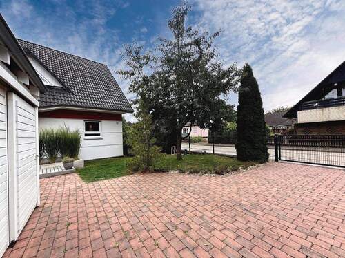 Einfahrt - 7 Zimmer Einfamilienhaus zum Kaufen in Burgdorf