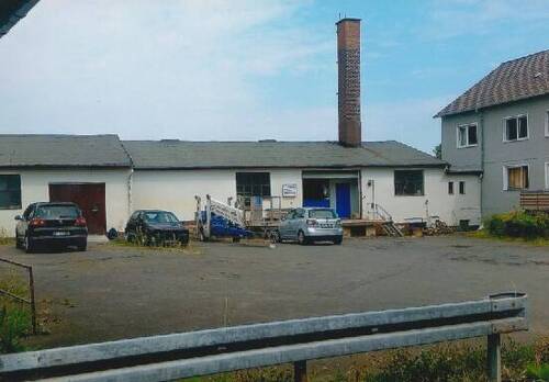 Hoffläche und Hallen - Lagerhallen mit großer Hoffläche in Hof