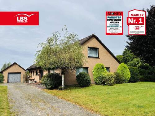 Außensicht - Hofauffahrt - Gepflegtes Einfamilienhaus mit Einliegerwohnung