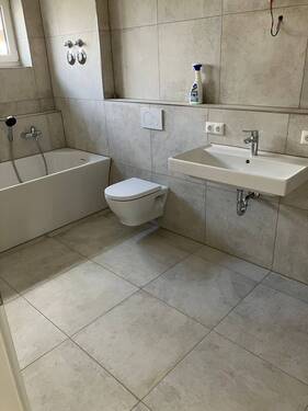 Bad_EG - 4 Zimmer Terrassenwohnung zur Miete in Maitenbeth