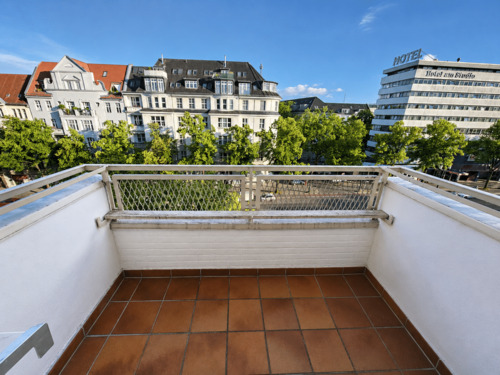 Balkon - Westend - 2 Zi - Nahe Theodor-Heuss-Platz und Messezentrum mit Südblick - Abstellmöglichkeit im Hof
