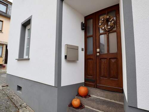 Haustür - 9 Zimmer Reihenendhaus in Bruttig-Fankel