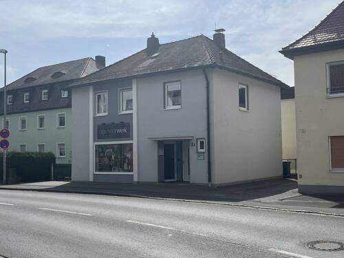 Blick aus der Nachbarschaft I - Mehrfamilienhaus, Wohnhaus mit 74,00 m&sup2; in Ebermannstadt zum Kaufen