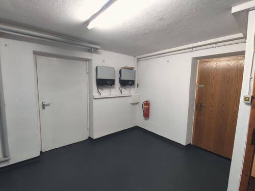 Keller-Diele mit Zugang zur Terrasse - 