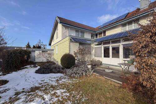 Gartenseite - 9 Zimmer Einfamilienhaus zum Kaufen in Burghausen