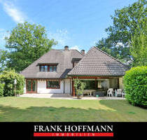 Großzügiges Architektenhaus mit Doppelgarage auf großem Grundstück in Hamburg-Wellingsbüttel