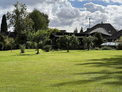 Wiese geeignet für Tierhaltung - Einfamilienhaus mit 263,00 m&sup2; in Rödinghausen zum Kaufen