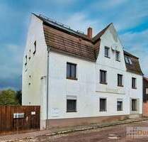 Vielseitiges Mehrfamilienhaus mit 5 Wohneinheiten, Garten und eigener Zufahrt - großes Potenzial. - Merseburg