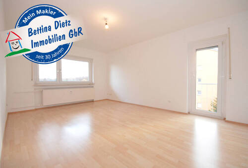 Wohnzimmer - Gepflegte 2-Zimmerwohnung im 3. OG mit EBK, Kellerraum und KFZ-Stellplatz in Dieburg!