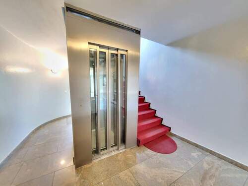 Fahrstuhl vorhanden - 