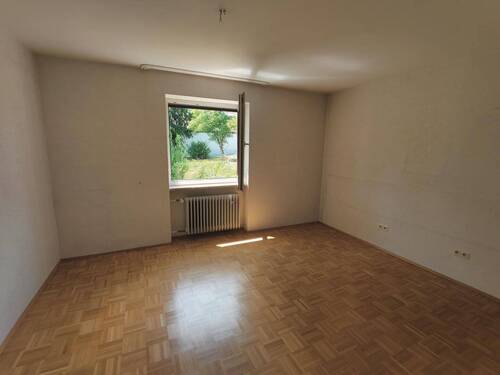 Schlafzimmer mit Parkettboden - 