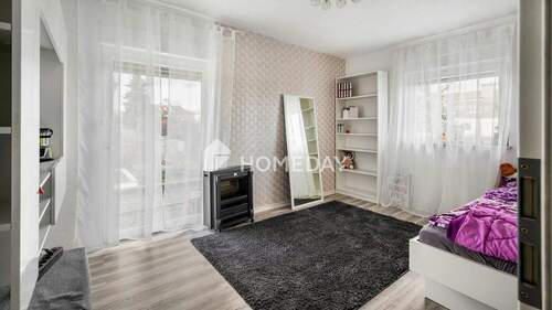 1. OG Schlafzimmer 1 - 