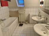 Bad mit Wanne - 