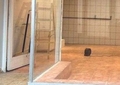 Eingangsbereich mit Fensterfront - 1 Zimmer Gewerbeobjekt (Büro, Produktion, Verkauf) zur Miete in Adelebsen