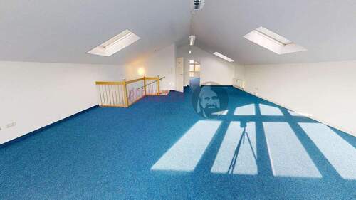 Raum 1 mit Aufgang - 120qm² Praxis-Büroräume in zentraler Lage zu vermieten Provisionsfrei & freie Bodenwahl