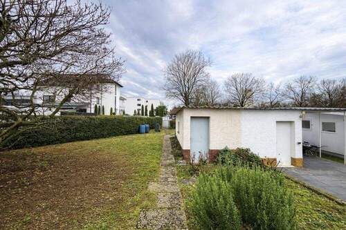 Gartenbereich mit Gartenhaus - 