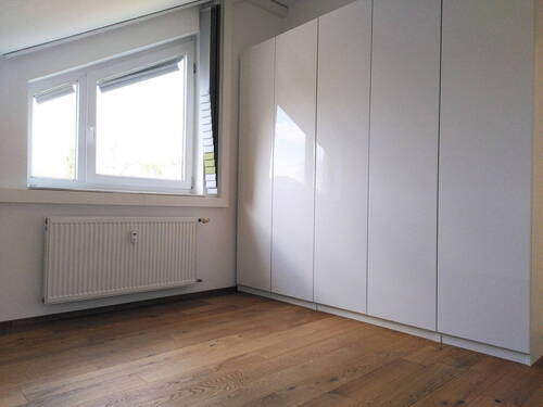 Schlafzimmer/hoher Schrank - 