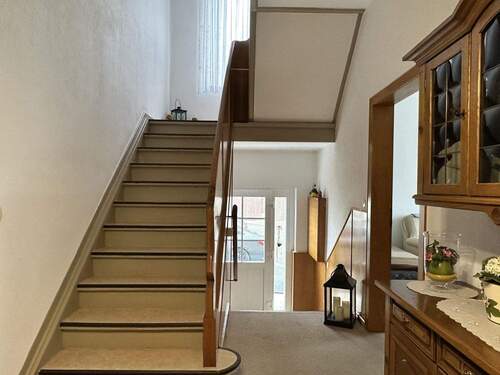 Hauseingang-Treppenaufgang - Einfamilienhaus mit 225,50 m&sup2; in Detmold zum Kaufen