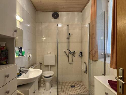 Bad mit bodengleicher Dusche-EG - 