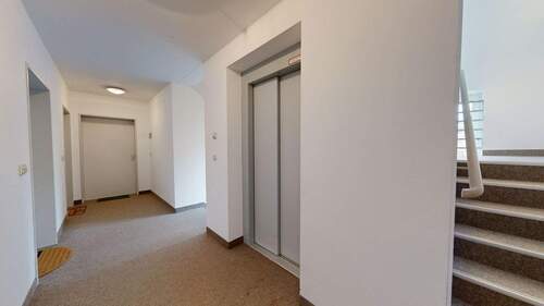 Aufzug/Treppenhaus - 