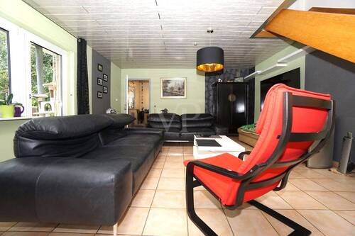 Wohnen UG - 6 Zimmer Mehrfamilienhaus, Wohnhaus in Petersberg