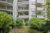 Ansicht vom Hinterhof auf den Garten - 3 Zimmer Etagenwohnung zum Kaufen in Berlin