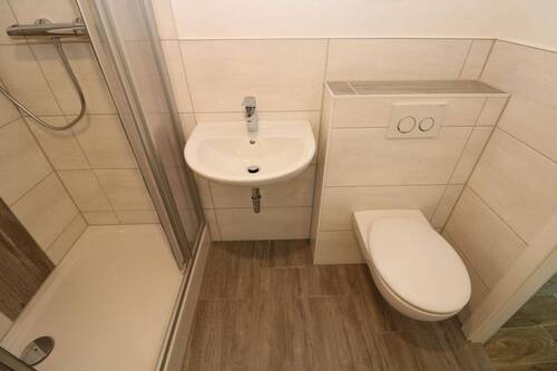 Bad mit Dusche - 3 Zimmer Etagenwohnung zur Miete in Freiberg