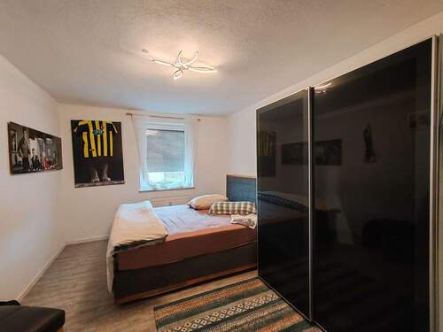 Schlafzimmer - 8 Zimmer Einfamilienhaus in Burgkirchen an der Alz