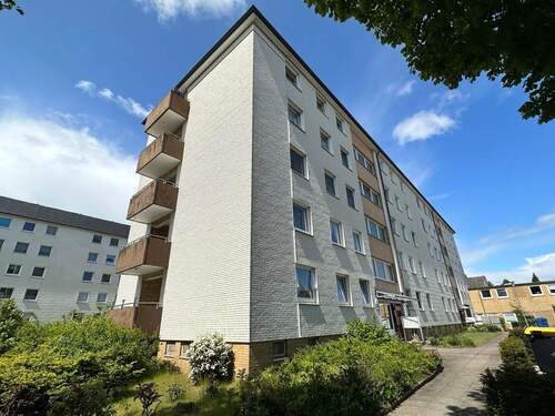 Hausansicht - Frisch renovierte 2 Zimmer-Wohnung mit Loggia