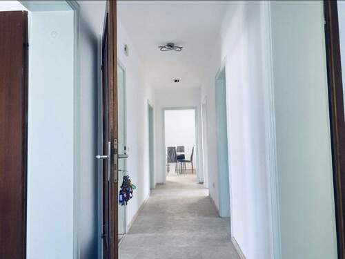 Flur - 4 Zimmer Etagenwohnung zur Miete in Mauern