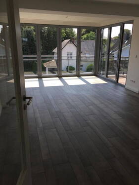 Bodentiefe Fenster/ Südbalkon - 