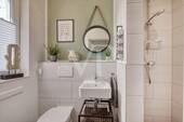 Gäste-WC mit barrierefreie Dusche - 