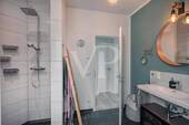 Familienbad mit barrierefreie Dusche - 