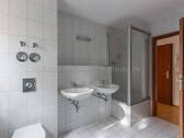 Bad mit Dusche - 3 Zimmer Etagenwohnung in Plauen