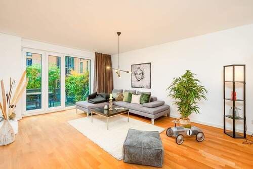 Wohnzimmer - 4 Zimmer Etagenwohnung zum Kaufen in Hamburg
