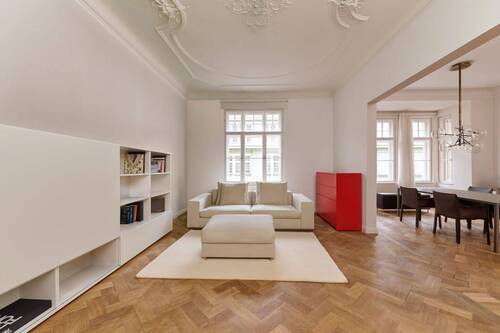 Wohnbereich. - Stilvoller Altbaucharme in Premiumlage. Exklusives Zuhause nahe Viktualienmarkt & Isar.