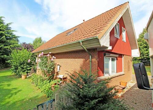 seitliche Vorderansicht - 4 Zimmer Einfamilienhaus in Pronstorf