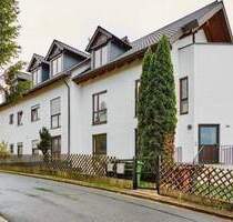 Provisionsfrei und ein eigener Garten! Modernisierte und helle 2 Zimmer Wohnung mit Terrasse & Balkon, neue Böden! Ruhig im Grünen - Heroldsberg