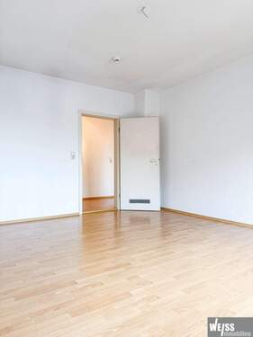 Schlafzimmer - 3 Zimmer Etagenwohnung zum Kaufen in Würzburg