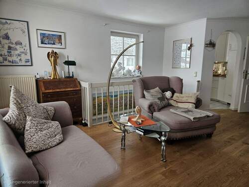 Wohnzimmer - Großzügige Erdgeschoss-Wohnung mit Garten