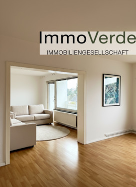 Titelbild Wohnbereich mit Balkonzugang - Platz für die ganze Familie - Lichtdurchflutete 5-Zimmer-Wohnung