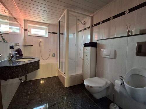 Bad Einliegerwohnung UG - 