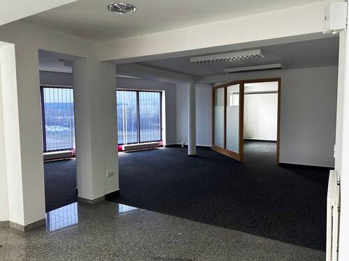 Vorraum im OG und Büroraum - 