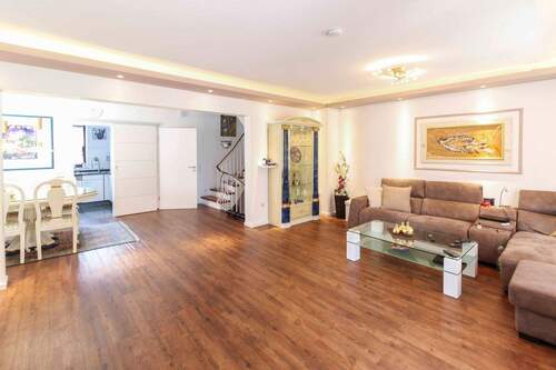 Wohnzimmer - 6 Zimmer Doppelhaushälfte in Dasing
