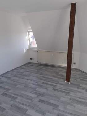 Wohnbereich - TOP sanierte 2 Zimmer Wohnung in Calbe - Dachgeschoß - gute Lage - auf Wunsch mit Einbauküche