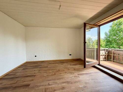 Schlafzimmer mit Ausgang auf den Balkon - 