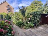 Terrasse mit Blick in den Garten - 